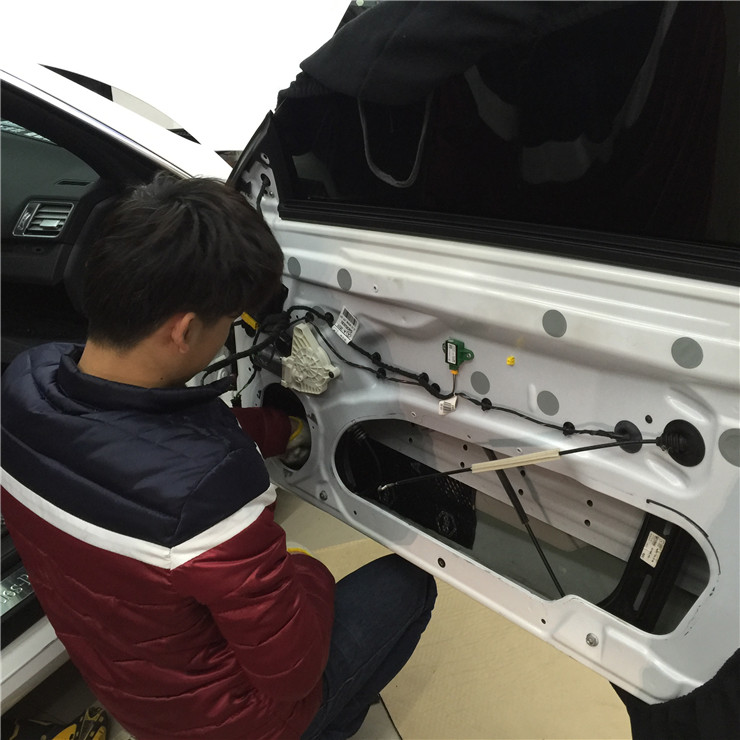 奔馳E200升級(jí)汽車(chē)音響，改裝伊頓 RSE160套裝喇叭  上海音豪