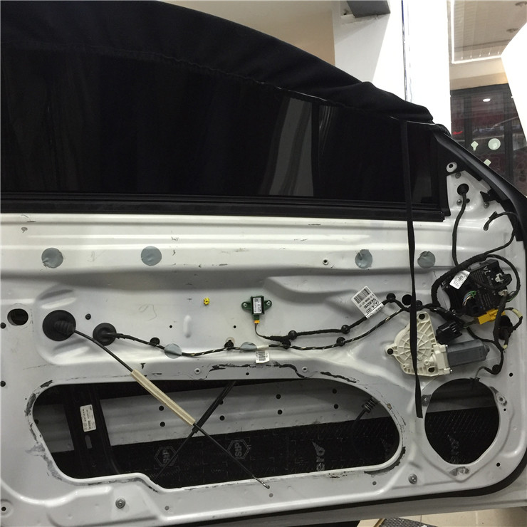 奔馳E200升級(jí)汽車(chē)音響，改裝伊頓 RSE160套裝喇叭  上海音豪
